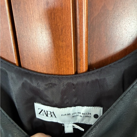 Zara Faux Leather Black Sleeveless Dress with Floral Embroidery - Picture 8 of 11